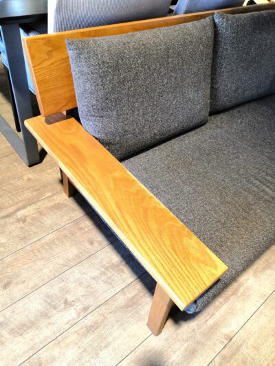 飛騨産業 HIDA キツツキ ALMO モダン 木製フレーム アーム付き 2人掛け 2シーターソファ 2