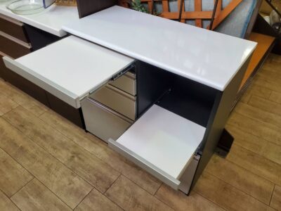 マルコ木工 キッチンカウンター レンジ台 食器棚 キッチン収納 ミドルカウンター シルバー ブラック ホワイト 白鏡面 メンズライク 男前 モダン スタイリッシュ 作業台付き 省スペース コンパクト 単身 1~2人暮らし カウンター リサイクル 最良市場 天白区 名東区 昭和区 千種区 瑞穂区 緑区 日進市 豊明市 東郷町 買取 出張買取 高価買取 販売 お値打ち 特価 1点物 1点モノ 早い者勝ち おすすめ おしゃれ 中古品