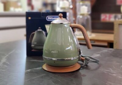 未使用品 未使用 De'Longhi デロンギ 電気ケトル ケトル icona アイコナ ヴィンテージコレクション ヴィンテージ風 アンティーク調 レトロ レトロモダン オリーブグリーン 1.0Lケトル くすみグリーン グリーン系 異ダストリアル イタリアンデザイン リサイクルショップ 再良市場 天白 名東 昭和 千種 瑞穂 緑 日進 豊明 東郷 おススメ オススメ お洒落 オシャレ 美品