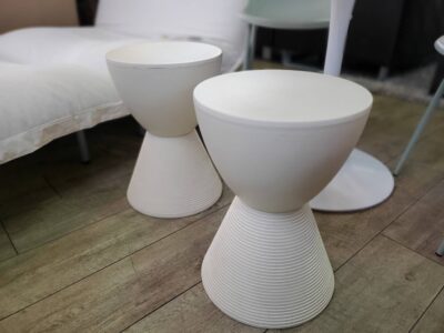 Kartell　カルテル　PrinceAha　PRINCE AHA　プリンスアハ　スツール　サイドテーブル　ナイトテーブル　ベッドサイド　ソファサイド　オブジェ　ホワイト　ワックスホワイト　収納ボックス　小物入れ　屋内　屋外　ポリプロピレン　コンパクト　砂時計型　デザイン家具　デザイナーズ家具　PhillippeStarck　フィリップスタルク　スタルク　花台　リサイクルショップ　再良市場　天白　名東　昭和　千種　瑞穂　緑　日進　豊明　東郷　おススメ　オススメ お洒落　オシャレ　中古
