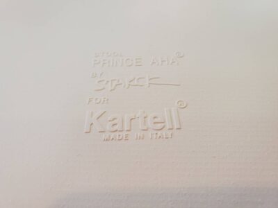 Kartell　カルテル　PrinceAha　PRINCE AHA　プリンスアハ　スツール　サイドテーブル　ナイトテーブル　ベッドサイド　ソファサイド　オブジェ　ホワイト　ワックスホワイト　収納ボックス　小物入れ　屋内　屋外　ポリプロピレン　コンパクト　砂時計型　デザイン家具　デザイナーズ家具　PhillippeStarck　フィリップスタルク　スタルク　花台　リサイクル　最良市場　天白区　名東区　昭和区　千種区　瑞穂区　緑区　日進市　豊明市　東郷町　買取　出張買取　高価買取　販売　お値打ち　特価　1点物　1点モノ　早い者勝ち　おすすめ　おしゃれ　中古品