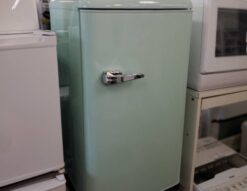 IRIS OHYAMA　irisohyama　アイリスオーヤマ　83L　1ドア　冷蔵庫　冷凍冷蔵庫　小型　コンパクト　単身　一人暮らし　ひとり暮らし　セカンド冷蔵庫　2台目　2024年製　高年式　レトロデザイン　レトロ　取っ手　ライトグリーン　グリーン　リサイクルショップ　再良市場　天白　名東　昭和　千種　瑞穂　緑　日進　豊明　東郷　おススメ　オススメ お洒落　オシャレ　中古　美品