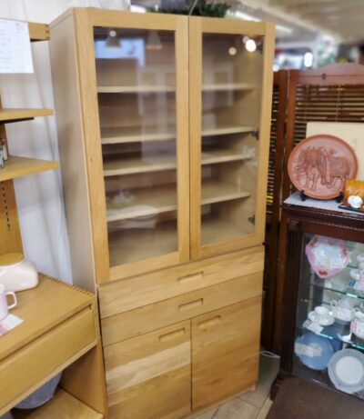 unico　ウニコ　HUTTE　ヒュッテ　食器棚　キャビネット　キッチン収納　食器収納　ナチュラル　オーク材　無垢材　モダン　北欧　シンプルモダン　山小屋風　大容量　ソフトクローズ　カップボード　リサイクルショップ　再良市場　天白　名東　昭和　千種　瑞穂　緑　日進　豊明　東郷　おススメ　オススメ お洒落　オシャレ　中古