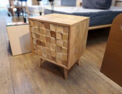 ZARA HOME　zarahome　ザラホーム　サイドテーブル　ナイトテーブル　ウッドサイドテーブル　ベッドサイドテーブル　収納ボックス　プッシュ扉　ナチュラル　北欧　モダン　インダストリアル　男前　カフェ風　古民家風　北欧ビンテージ　ボックスタイプ　収納付き　リサイクルショップ　再良市場　天白　名東　昭和　千種　瑞穂　緑　日進　豊明　東郷　おススメ　オススメ お洒落　オシャレ　中古