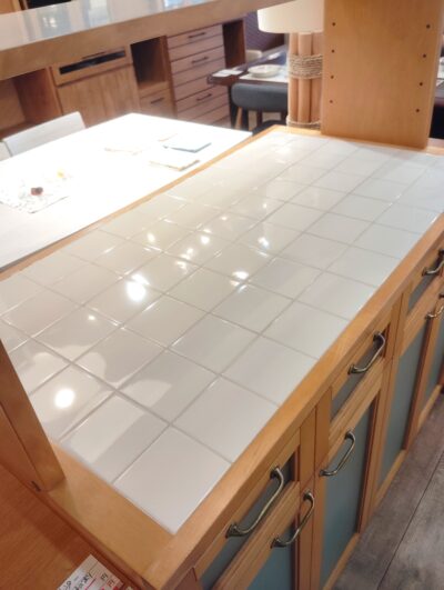 キッチン収納 作業台 タイル仕様 ナチュラル 対面型 キッチン収納 間仕切り 対面式キッチンカウンター 3