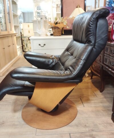 カリモク karimoku THE FIRST ザファースト ウォールナット 革張り オットマン付き リクライニングソファ 2