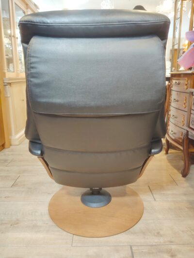 カリモク karimoku THE FIRST ザファースト ウォールナット 革張り オットマン付き リクライニングソファ 3