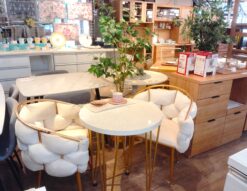 ミニマリスト エレガント ラウンドテーブル 直径60㎝ 大理石調 ホワイト ゴールド フラフィーチェア カフェテーブル3点セット 5