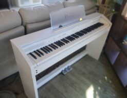 CASIO　カシオ　Privia　プリヴィア　プリビア　電子ピアノ　デジタルピアノ　2015年製　PX-760　ホワイトカラー　ホワイト　　譜面台付き　ダンパーペダル　スタンド一体型　ペダル一体型　88鍵盤　象牙調　黒檀調　ハンマーレスポンス　リサイクルショップ　再良市場　天白　名東　昭和　千種　瑞穂　緑　日進　豊明　東郷　おススメ　オススメ お洒落　オシャレ　中古