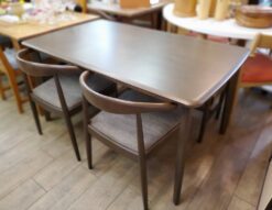 ニトリ　NITORI　ベンチダイニング4点セット　ダイニングセット　ベンチタイプ　4人掛け　4人用　ダークブラウン　モダン　ナチュラル　シンプルデザイン　天然木　曲木デザイン　掃除がラク　リサイクルショップ　再良市場　天白　名東　昭和　千種　瑞穂　緑　日進　豊明　東郷　おススメ　オススメ お洒落　オシャレ　中古