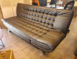 ソファベッド　ブラックレザー　合皮　黒色　レザー　3シーター　3人掛け　ソファ　セミダブルサイズ　ベッド　セミダブルベッド　　来客用　単身用　ソファ兼ベッド　高級感　リクライニングソファ　リクライニング機能　シェーズロング　リサイクルショップ　再良市場　天白　名東　昭和　千種　瑞穂　緑　日進　豊明　東郷　おススメ　オススメ お洒落　オシャレ　中古