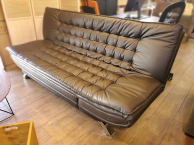 ソファベッド ブラックレザー 合皮 黒色 レザー 3シーター 3人掛け ソファ セミダブルサイズ ベッド セミダブルベッド 来客用 単身用 ソファ兼ベッド 高級感 リクライニングソファ リクライニング機能 シェーズロング リサイクルショップ 再良市場 天白 名東 昭和 千種 瑞穂 緑 日進 豊明 東郷 おススメ オススメ お洒落 オシャレ 中古