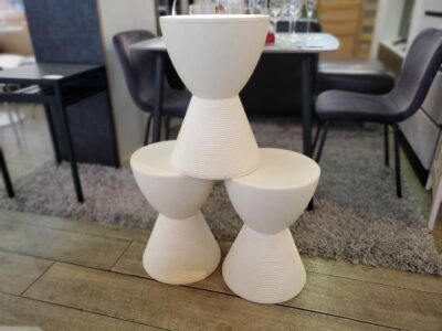 Kartell　カルテル　PrinceAha　PRINCE AHA　プリンスアハ　スツール　サイドテーブル　ナイトテーブル　ベッドサイド　ソファサイド　オブジェ　ホワイト　ワックスホワイト　収納ボックス　小物入れ　屋内　屋外　ポリプロピレン　コンパクト　砂時計型　デザイン家具　デザイナーズ家具　PhillippeStarck　フィリップスタルク　スタルク　花台　リサイクル　最良市場　天白区　名東区　昭和区　千種区　瑞穂区　緑区　日進市　豊明市　東郷町　買取　出張買取　高価買取　販売　お値打ち　特価　1点物　1点モノ　早い者勝ち　おすすめ　おしゃれ　中古品