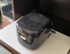 IRIS OHYAMA　アイリスオーヤマ　irisohyama　5.5合炊き　5.5合　炊飯器　炊飯ジャー　マイコンジャー　マイコン炊飯器　2025年製　高年式　ブラック　黒　お手入れ簡単　食感炊き分け　銘柄炊き分け　ヘルシーメニュー　極厚火釜　リサイクルショップ　再良市場　天白　名東　昭和　千種　瑞穂　緑　日進　豊明　東郷　おススメ　オススメ