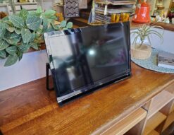 Panasonic　パナソニック　19V型　19インチ　19型　液晶テレビ　ポータブルテレビ　ポータブル液晶テレビ　プライベートビエラ　2024年製　高年式　UN-19FB10H　バッテリー内蔵　バッテリー搭載　HDMI端子　ネット動画対応　チルトスタンド　外部モニター　お部屋ジャンプリンク対応　無線チューナー付属　プライベート・ビエラ　リサイクルショップ　再良市場　天白　名東　昭和　千種　瑞穂　緑　日進　豊明　東郷　おススメ　オススメ 　中古　美品