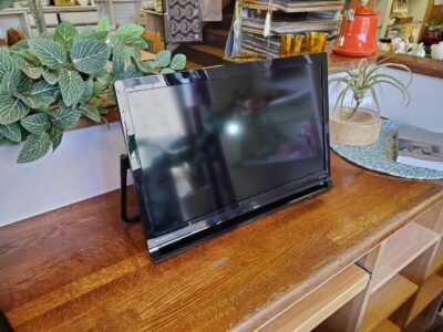 Panasonic　パナソニック　19V型　19インチ　19型　液晶テレビ　ポータブルテレビ　ポータブル液晶テレビ　プライベートビエラ　2024年製　高年式　UN-19FB10H　バッテリー内蔵　バッテリー搭載　HDMI端子　ネット動画対応　チルトスタンド　外部モニター　お部屋ジャンプリンク対応　無線チューナー付属　プライベート・ビエラ　リサイクルショップ　再良市場　天白　名東　昭和　千種　瑞穂　緑　日進　豊明　東郷　おススメ　オススメ 　中古　美品 