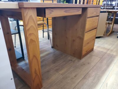 HIDA　飛騨産業　飛騨家具　soffio　ソフィオ　枠脚　ボックス脚　レッドオーク　オーク　天然木　引き出し付き　袖机付き　デスク　机　学習机　PCデスク　作業台　作業机　ナチュラル　モダン　北欧　ヴィンテージ風　リサイクル　最良市場　天白区　名東区　昭和区　千種区　瑞穂区　緑区　日進市　豊明市　東郷町　買取　出張買取　高価買取　販売　お値打ち　特価　1点物　1点モノ　早い者勝ち　おすすめ　おしゃれ　中古品