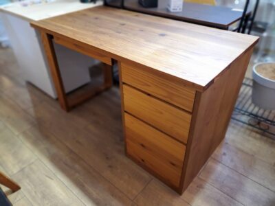 HIDA　飛騨産業　飛騨家具　soffio　ソフィオ　枠脚　ボックス脚　レッドオーク　オーク　天然木　引き出し付き　袖机付き　デスク　机　学習机　PCデスク　作業台　作業机　ナチュラル　モダン　北欧　ヴィンテージ風　リサイクルショップ　再良市場　天白　名東　昭和　千種　瑞穂　緑　日進　豊明　東郷　おススメ　オススメ お洒落　オシャレ　中古