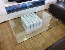 cattelan italia　CattelanItalia　カッテランイタリア　リビングテーブル　scacco　スカッコ　コーヒーテーブル　センターテーブル　ローテーブル　ガラステーブル　ガラス天板　大理石　ホワイトカララ　ホワイトカラーラ　ビアンコカラーラ　スクエア型　モダン　スタイリッシュ　彫刻的　PhilipJackson　フィリップ・ジャクソン　リサイクルショップ　再良市場　天白　名東　昭和　千種　瑞穂　緑　日進　豊明　東郷　おススメ　オススメ お洒落　オシャレ　中古　美品