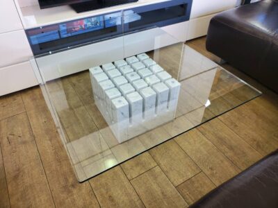 cattelan italia　CattelanItalia　カッテランイタリア　リビングテーブル　scacco　スカッコ　コーヒーテーブル　センターテーブル　ローテーブル　ガラステーブル　ガラス天板　大理石　ホワイトカララ　ホワイトカラーラ　ビアンコカラーラ　スクエア型　モダン　スタイリッシュ　彫刻的　PhilipJackson　フィリップ・ジャクソン　リサイクルショップ　再良市場　天白　名東　昭和　千種　瑞穂　緑　日進　豊明　東郷　おススメ　オススメ お洒落　オシャレ　中古　美品