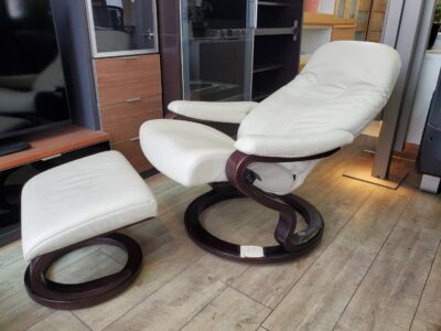 himolla ヒモラ ゼロストレスチェア パーソナルチェア リクライニングチェア ラウンジチェア オットマン付き 足置き付き ホワイト アイボリー オフホワイト ベージュ ダークブラウン 本革張り 革張り レザー ウレタン Sサイズ IDC大塚家具取り扱い IDC リサイクル 最良市場 天白区 名東区 昭和区 千種区 瑞穂区 緑区 日進市 豊明市 東郷町 買取 出張買取 高価買取 販売 お値打ち 特価 1点物 1点モノ 早い者勝ち おすすめ おしゃれ 中古品