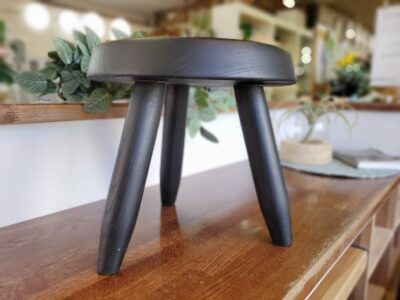BergerStool　ベルジェスツール　スツール　ベルジェ　羊飼いの椅子　デザイン家具　デザイナーズ家具　チェア　サイドテーブル　ないとテーブル　花台　ステップ　踏み台　ステップスツール　オットマン　コンパクト　丸井　ブラック塗装　木製　リプロダクト品　飾り台　ディスプレイ棚　アートインテリア　モダン　スタイリッシュ　小さな椅子　シャルロット・ぺリアン　リサイクル　最良市場　天白区　名東区　昭和区　千種区　瑞穂区　緑区　日進市　豊明市　東郷町　買取　出張買取　高価買取　販売　お値打ち　特価　1点物　1点モノ　早い者勝ち　おすすめ　おしゃれ　中古品　中古美品　キレイ