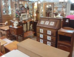 ACTUS取り扱い バレンシア カントリー調 タイル張り パイン材 無垢材 チェスト ライティングビューロー