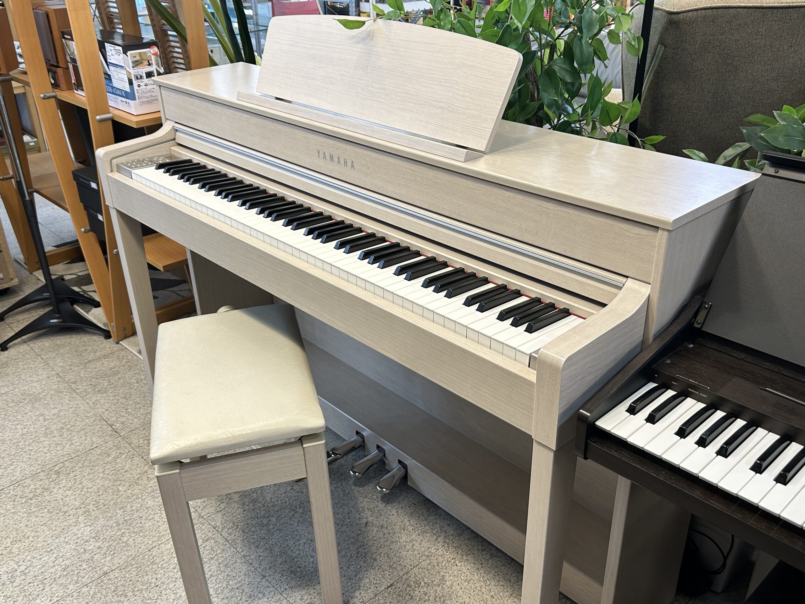 【名古屋引取】YAMAHA ARIUS 電子ピアノ（椅子付）美品 ヤマハ88鍵盤 名古屋引取】YAMAHA ARIUS 電子ピアノ（椅子付）美品 ヤマハ88鍵盤