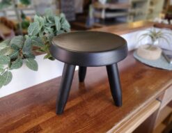 BergerStool　ベルジェスツール　スツール　ベルジェ　羊飼いの椅子　デザイン家具　デザイナーズ家具　チェア　サイドテーブル　ないとテーブル　花台　ステップ　踏み台　ステップスツール　オットマン　コンパクト　丸井　ブラック塗装　木製　リプロダクト品　飾り台　ディスプレイ棚　アートインテリア　モダン　スタイリッシュ　小さな椅子　シャルロット・ぺリアン　リサイクルショップ　再良市場　天白　名東　昭和　千種　瑞穂　緑　日進　豊明　東郷　おススメ　オススメ お洒落　オシャレ　中古　美品