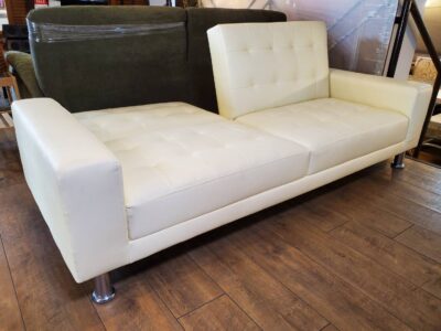 ソファベッド　2.5シーター　2.5人掛け　3シーター　3人掛け　ソファ　アームソファ　ホワイト　レザー　白色　ホワイトレザー　合皮　合成皮革　来客用　単身用　休憩室　リクライニング　リサイクル　最良市場　天白区　名東区　昭和区　千種区　瑞穂区　緑区　日進市　豊明市　東郷町　買取　出張買取　高価買取　販売　お値打ち　特価　1点物　1点モノ　早い者勝ち　おすすめ　おしゃれ　中古品