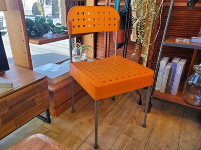 EnzoMari　エンツォ・マイ　エンツォマリ　BOXchair　ボックスチェア　イタリア　組み立て椅子　ダイニングチェア　デスクチェア　椅子　チェア　ALEPH　スチール脚　スチールフレーム　プラスチック　オレンジ　デザイン家具　デザイナーズ家具　リサイクルショップ　再良市場　天白　名東　昭和　千種　瑞穂　緑　日進　豊明　東郷　おススメ　オススメ お洒落　オシャレ　中古　美品
