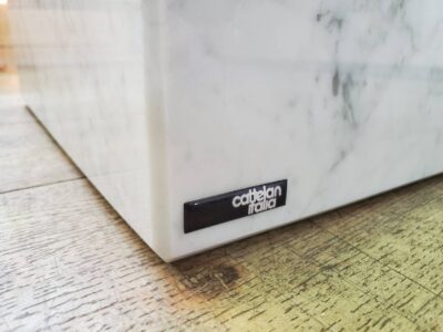 cattelan italia　CattelanItalia　カッテランイタリア　リビングテーブル　scacco　スカッコ　コーヒーテーブル　センターテーブル　ローテーブル　ガラステーブル　ガラス天板　大理石　ホワイトカララ　ホワイトカラーラ　ビアンコカラーラ　スクエア型　モダン　スタイリッシュ　彫刻的　PhilipJackson　フィリップ・ジャクソン　リサイクル　最良市場　天白区　名東区　昭和区　千種区　瑞穂区　緑区　日進市　豊明市　東郷町　買取　出張買取　高価買取　販売　お値打ち　特価　1点物　1点モノ　早い者勝ち　おすすめ　おしゃれ　中古品　中古美品　キレイ