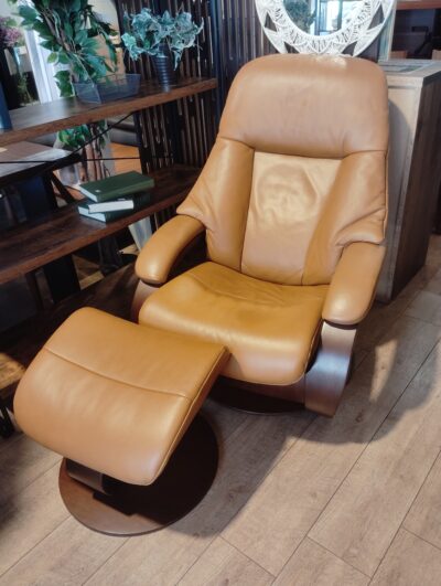 Simmons シモンズ Fjords フィヨルド Cベース ダークチェリー ブラウン系 オットマン付き パーソナルチェア 1