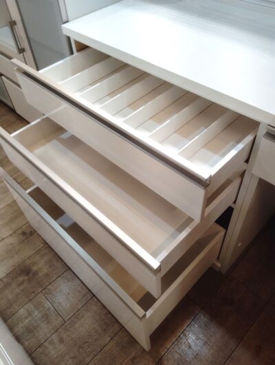 キッチン家具 キッチン収納 幅140㎝ ダストボックススペース ホワイト 鏡面仕上げ 作業台 キッチンカウンター 4