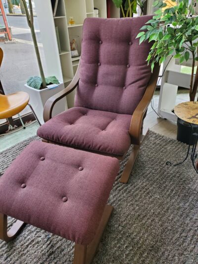 FUJI FURNITURE　FujiFurniture　冨士ファニチア　Agio　アージオ　1シーター　1人掛け　ソファ　パーソナルチェア　ラウンジチェア　オットマン付き　足置き付き　スツール付き　木製フレーム　成形合板　ウレタン　ハイバック　ファブリック　軽量ソファ　ベンディング　ロングセラー　両肘ソファ　リサイクルショップ　再良市場　天白　名東　昭和　千種　瑞穂　緑　日進　豊明　東郷　おススメ　オススメ お洒落　オシャレ　中古　美品