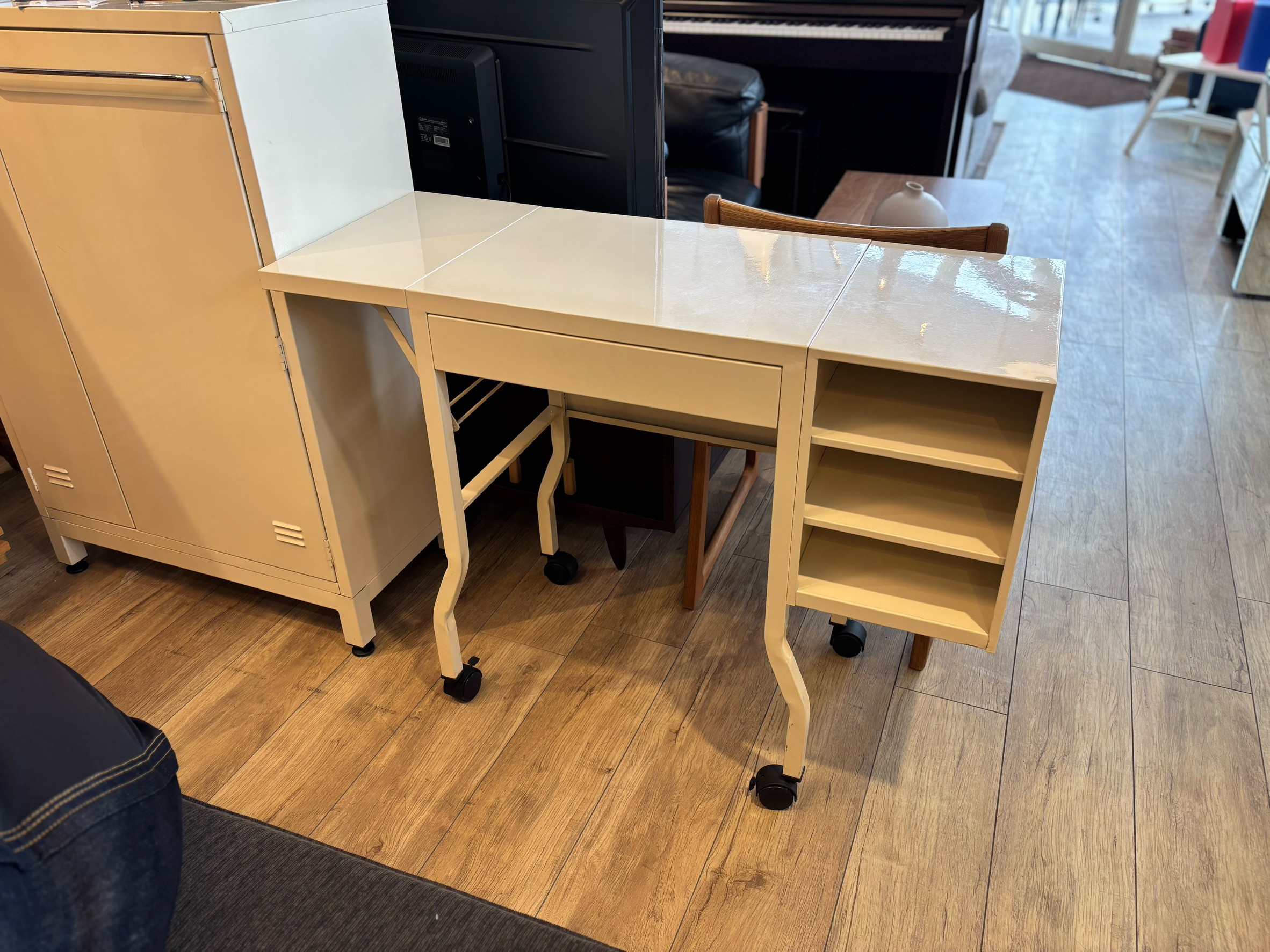 PACIFIC FURNITURE SERVICE / パシフィックファニチャーサービス