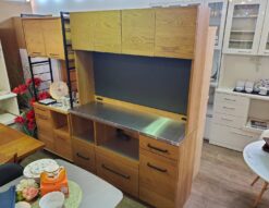 CRASH GATE　CrashGate　　クラッシュゲート　GALVA　ガルバ　ダイニングボード　レンジボード　キッチンボード　キッチン収納　食器棚　食器収納　壁面収納　レンジ台　ロータイプ　耐震ラッチ付き　ステンレストップ　ガルバリウム鋼板　マグネット対応　燕三条　フルオープン　ソフトクローズ　ブルーモーション　モイス　オーク　カフェ風　インダストリアル　男前　メンズライク　ヴィンテージ風　ビンテージ風　リサイクルショップ　再良市場　天白　名東　昭和　千種　瑞穂　緑　日進　豊明　東郷　おススメ　オススメ お洒落　オシャレ　中古