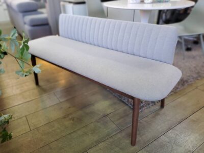 MORITA　モリタインテリア　Mirage　ミラージュ　seti　セティベンチ　ソファベンチ　ダイニングベンチ　背付きベンチ　ベンチ　グレー　ファブリック　布張り　木製ふれーう　レッドオーク材　無垢材　ナチュラル　カジュアル　モダン　シンプル　国産メーカー　日本製　国産家具　リサイクルショップ　再良市場　天白　名東　昭和　千種　瑞穂　緑　日進　豊明　東郷　おススメ　オススメ お洒落　オシャレ　中古