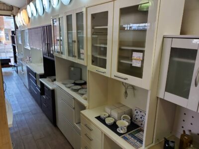 レンジボード　綾野製作所　ニトリ　東馬　tohma　AYANO　SHIGIYAMA　シギヤマ家具　食器棚　キッチンボード　キッチン収納　壁面収納　食器収納　ホワイト　ダークブラウン　ブラウン　ナチュラル　モダン　和モダン　レトロ　インダストリアル　メンズライク　男前　ミッドセンチュリー　アンティーク調　ビンテージ風　大型　コンパクト　省スペース　奥行スリム　多数　リサイクル　最良市場　天白区　名東区　昭和区　千種区　瑞穂区　緑区　日進市　豊明市　東郷町　買取　出張買取　高価買取　販売　お値打ち　特価　1点物　1点モノ　早い者勝ち　おすすめ　おしゃれ　中古品