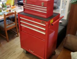 BGTOOL　キャビネットワゴン　ツールボックス　キャビネットツールボックス　ツールボックスワゴン　ローリングツールカート　チェスト　ツールストレージオーガナイザー　　倉庫　車庫　ガレージ　鍵付き　カギ付き　工具入れ　工具箱付き　大容量収納　道具箱　DIY　作業場　工場　保護マット付き　レッド　赤色　レトロ　モダン　アメリカンレトロ　リサイクルショップ　再良市場　天白　名東　昭和　千種　瑞穂　緑　日進　豊明　東郷　おススメ　オススメ お洒落　オシャレ　中古