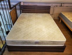 ダブルベッド　ダブルサイズベッド　ダブルサイズ　ベッド　ベッドセット　ウォールナットカラー　ダークブラウン　シンプル　コンセント付き　ロータイプ　ベッドフレーム　　　ボンネルコイルマットレス　ベッドマット　大型　Dサイズ　Wサイズ　リサイクルショップ　再良市場　天白　名東　昭和　千種　瑞穂　緑　日進　豊明　東郷　おススメ　オススメ お洒落　オシャレ　中古