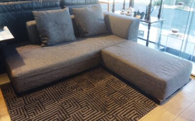 SPIGA スピガ FOXXYⅡ ホクシー2 木製脚 ファブリック グレー系 3人掛け 片側アーム オットマン付き 片肘カウチソファ 1