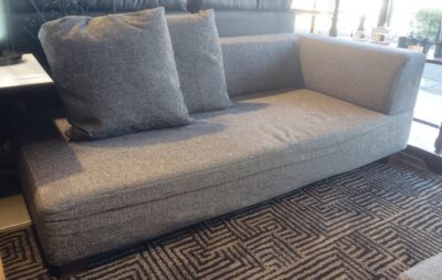 SPIGA スピガ FOXXYⅡ ホクシー2 木製脚 ファブリック グレー系 3人掛け 片側アーム オットマン付き 片肘カウチソファ 2