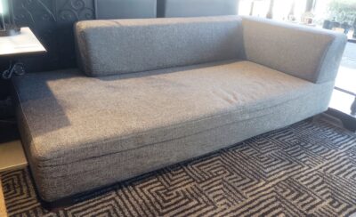 SPIGA スピガ FOXXYⅡ ホクシー2 木製脚 ファブリック グレー系 3人掛け 片側アーム オットマン付き 片肘カウチソファ 3