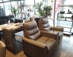 NITORI Nビリーバ USBポート ワイヤレス充電 収納ユニット付き ベージュ 本革 電動リクライニングソファ