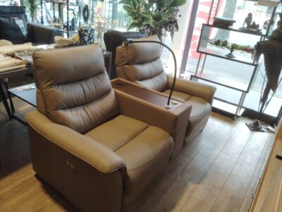 NITORI Nビリーバ USBポート ワイヤレス充電 収納ユニット付き ベージュ 本革 電動リクライニングソファ 1