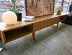 常盤家具　常盤家具製作所　テレビボード　ローボード　AVボード　テレビ台　TVボード　TV台　凪　ナチュラル　モダン　高脚　メープルカラー　突板　天然木化粧合板　SISO　大型　スタイリッシュ　リサイクルショップ　再良市場　天白　名東　昭和　千種　瑞穂　緑　日進　豊明　東郷　おススメ　オススメ お洒落　オシャレ　中古　美品