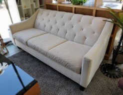 MaxHome　MAX-HOME　マックスホーム　3シーター　3人掛け　3人用　ソファ　　3シーターソファ　ファブリック　アイボリー　布張り　エレガント　クラシック　クラシカル　モダン　姫系　　プリンセス系　大人プリンセス　リサイクルショップ　再良市場　天白　名東　昭和　千種　瑞穂　緑　日進　豊明　東郷　おススメ　オススメ お洒落　オシャレ　中古