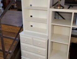 Francfranc　フランフラン　FEMME　ファム　チェストラック　シェルフ付き　3段チェスト　ドロワー　アンティーク調　フレンチカントリー　大人プリンセス　姫系　箪笥　タンス　たんす　バルス　エレガント　新生活　ひとり暮らし　新社会人　濃紺　ダークパープル　ホワイト　ブックシェルフ　本棚　飾り棚　リサイクルショップ　再良市場　天白　名東　昭和　千種　瑞穂　緑　日進　豊明　東郷　おススメ　オススメ お洒落　オシャレ　中古