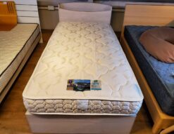シングルベッド　シングルサイズベッド　Sサイズ　ベッド　ベッドセット　dreambed　ドリームベッド　収納付き　引き出し収納付き　ベッドフレーム　照明付き　コンセント付き　ホワイト　アイボリー　ベージュ　木目　Francebed　フランスベッド　ベッドマット　マットレス　高密度連続マットレス　リサイクルショップ　再良市場　天白　名東　昭和　千種　瑞穂　緑　日進　豊明　東郷　おススメ　オススメ お洒落　オシャレ　中古